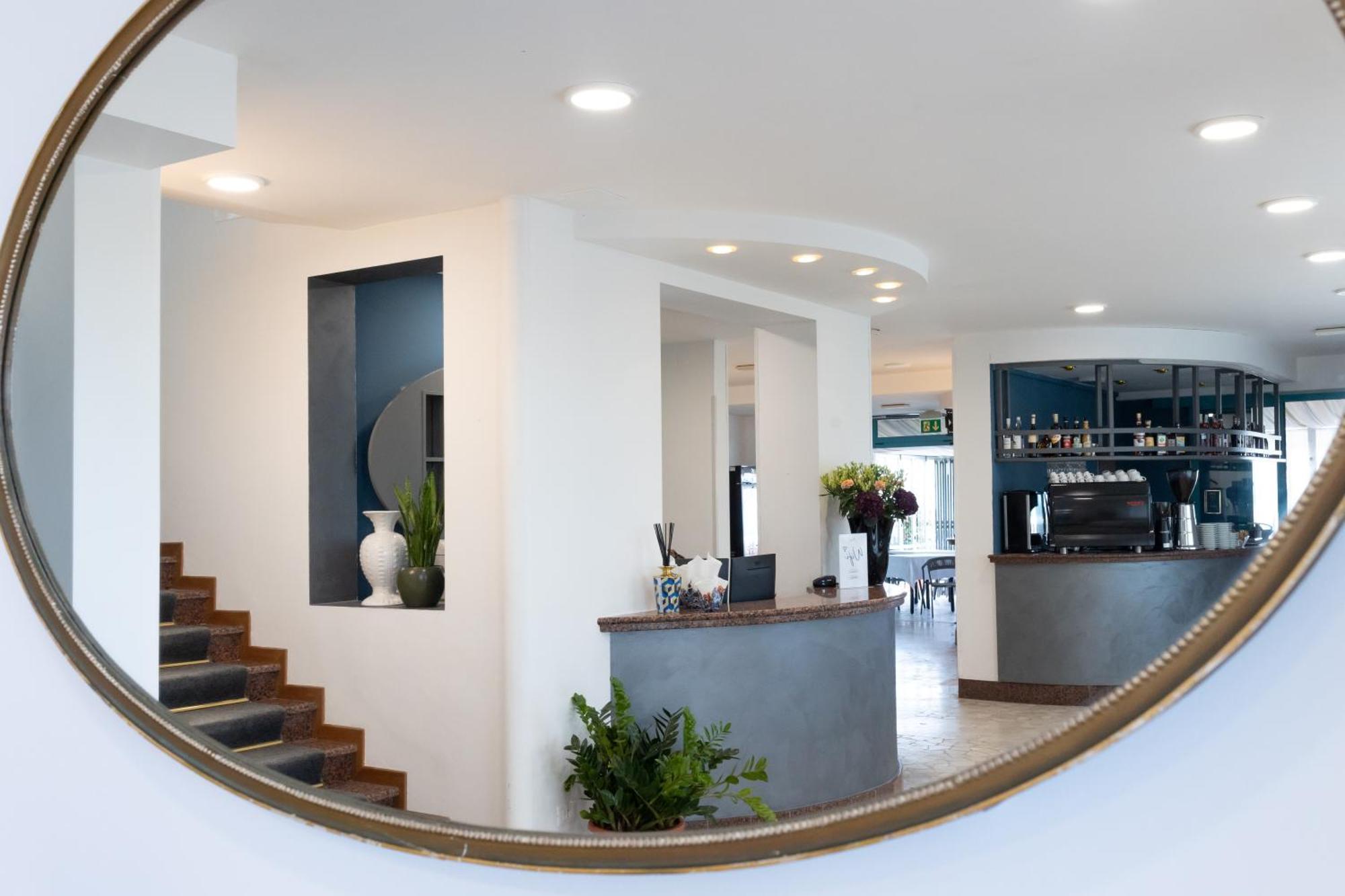 לידו די ג'סולו Hotel Delaville Frontemare מראה חיצוני תמונה