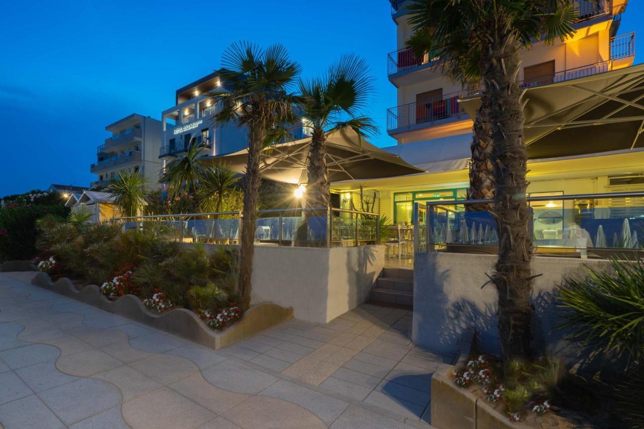 לידו די ג'סולו Hotel Delaville Frontemare מראה חיצוני תמונה
