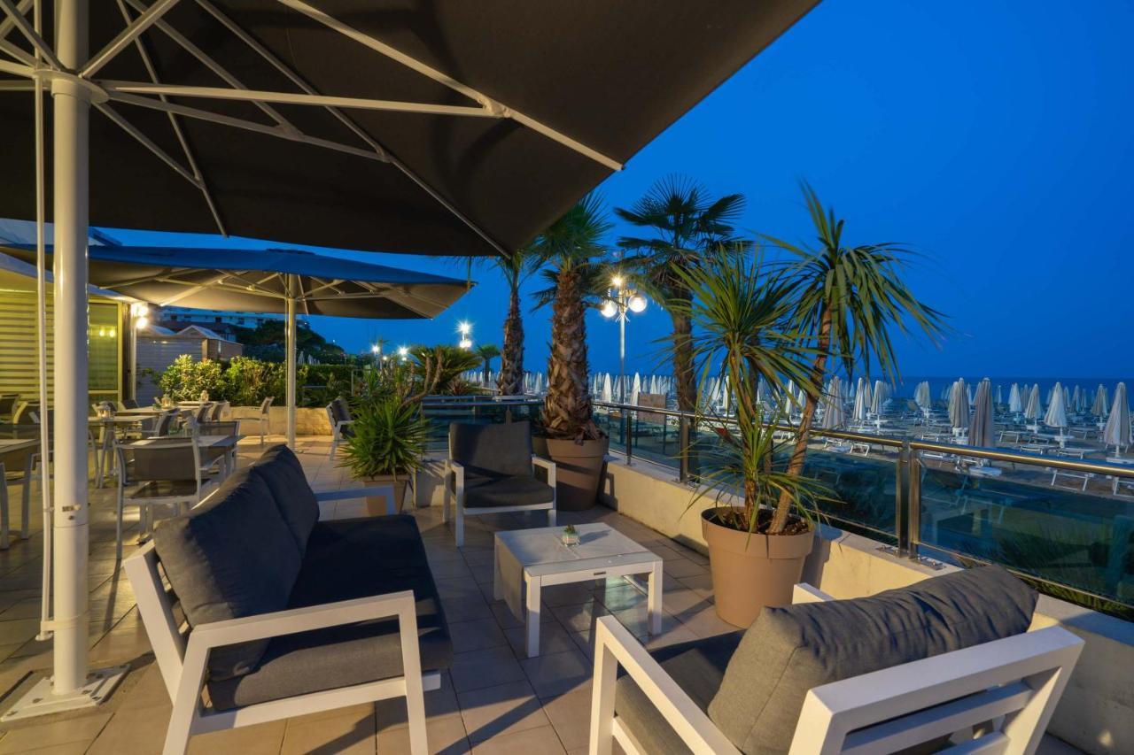 לידו די ג'סולו Hotel Delaville Frontemare מראה חיצוני תמונה