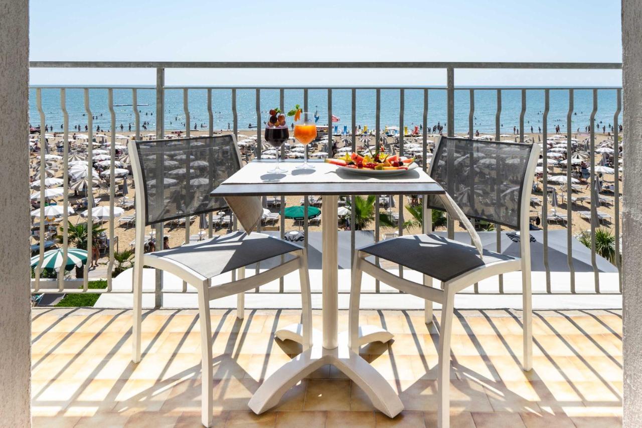 לידו די ג'סולו Hotel Delaville Frontemare מראה חיצוני תמונה